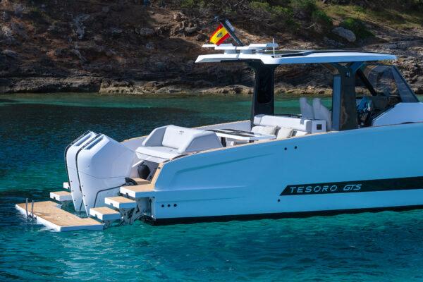 Tesoro 40: Luxury Redefined on the Water photo 1